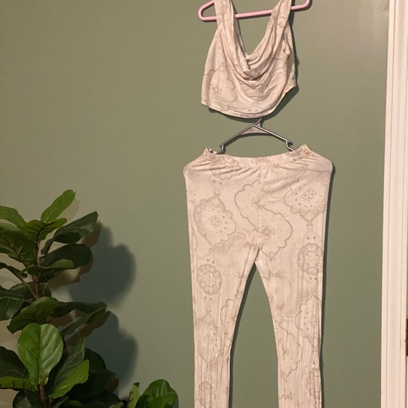 Cream two piece set - Picture 5 of 9